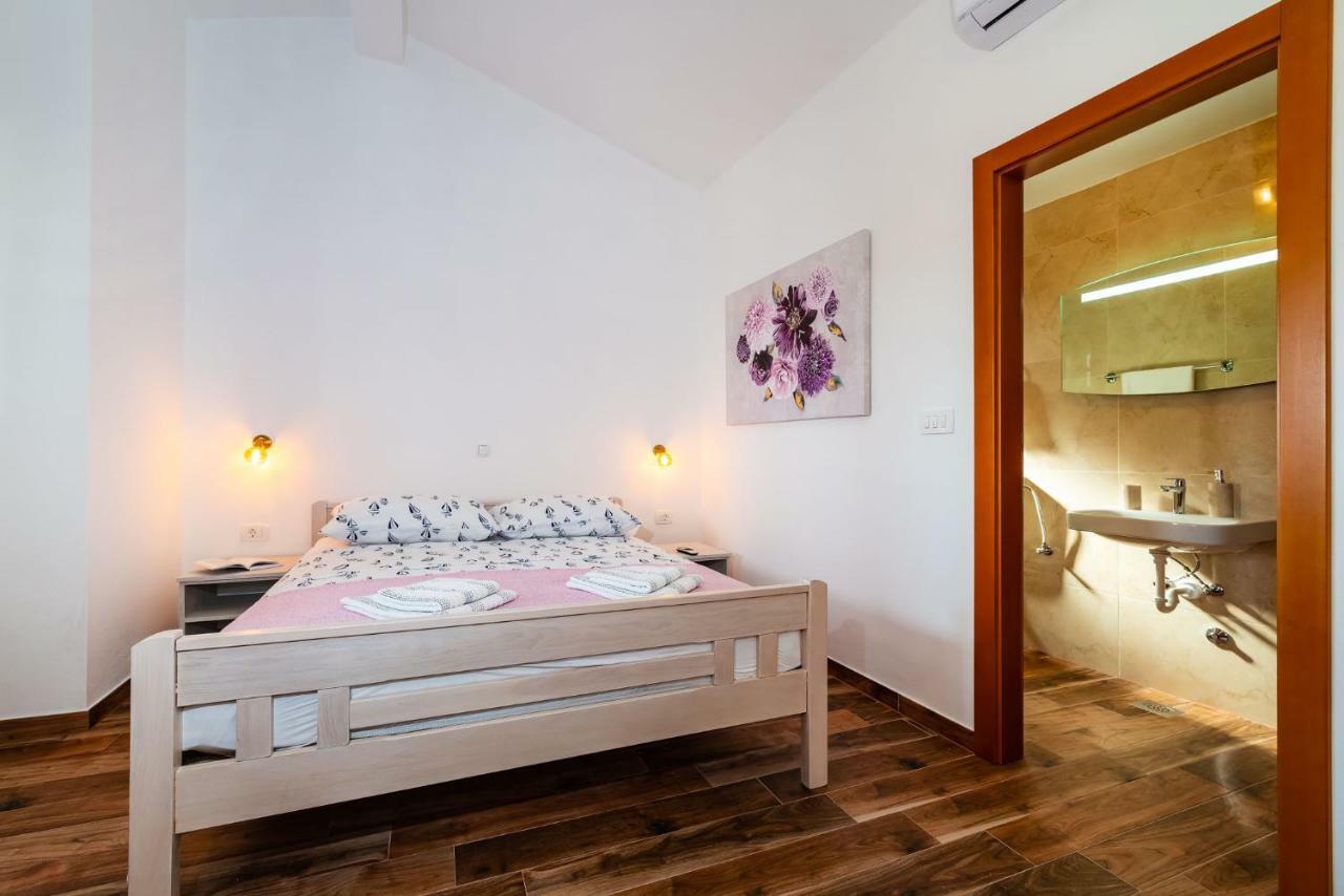 Apartment Adam Starigrad Paklenica Eksteriør bilde